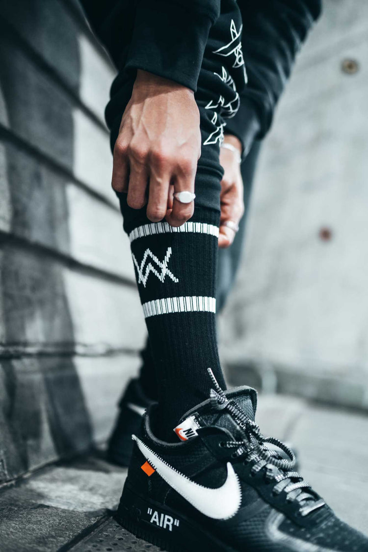 AW LOGO SPORTS SOCKS - BLACK/WHITE Socks Alan Walker Official Merchandise 